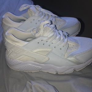 all white nike huaraches :)